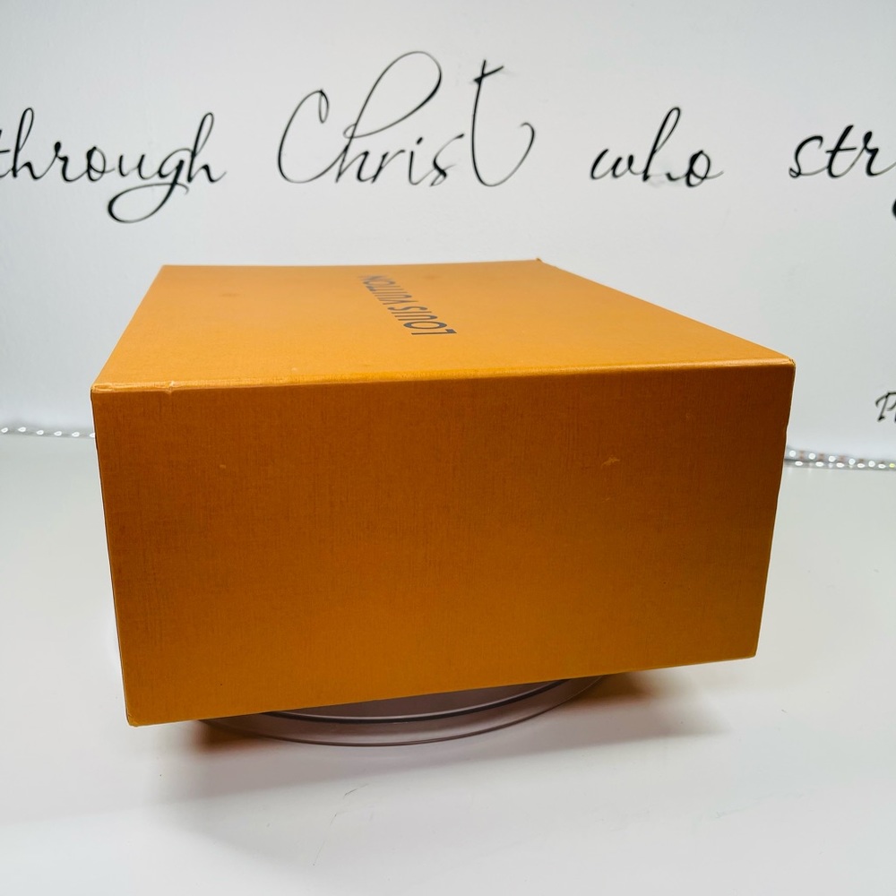 Authentic Louis Vuitton box empty - Picture 5 of 10